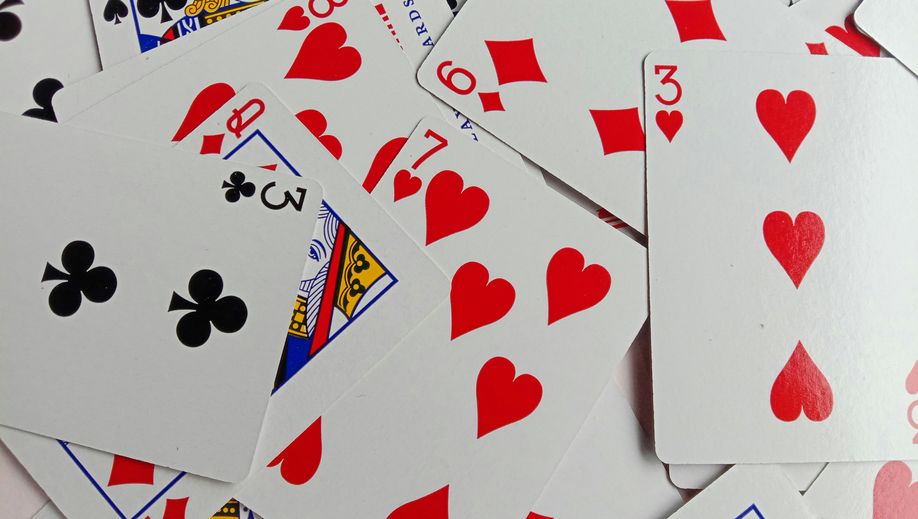 Cashback Bonuses vs. Free Spins: Which Casino Bonus Reigns Supreme?